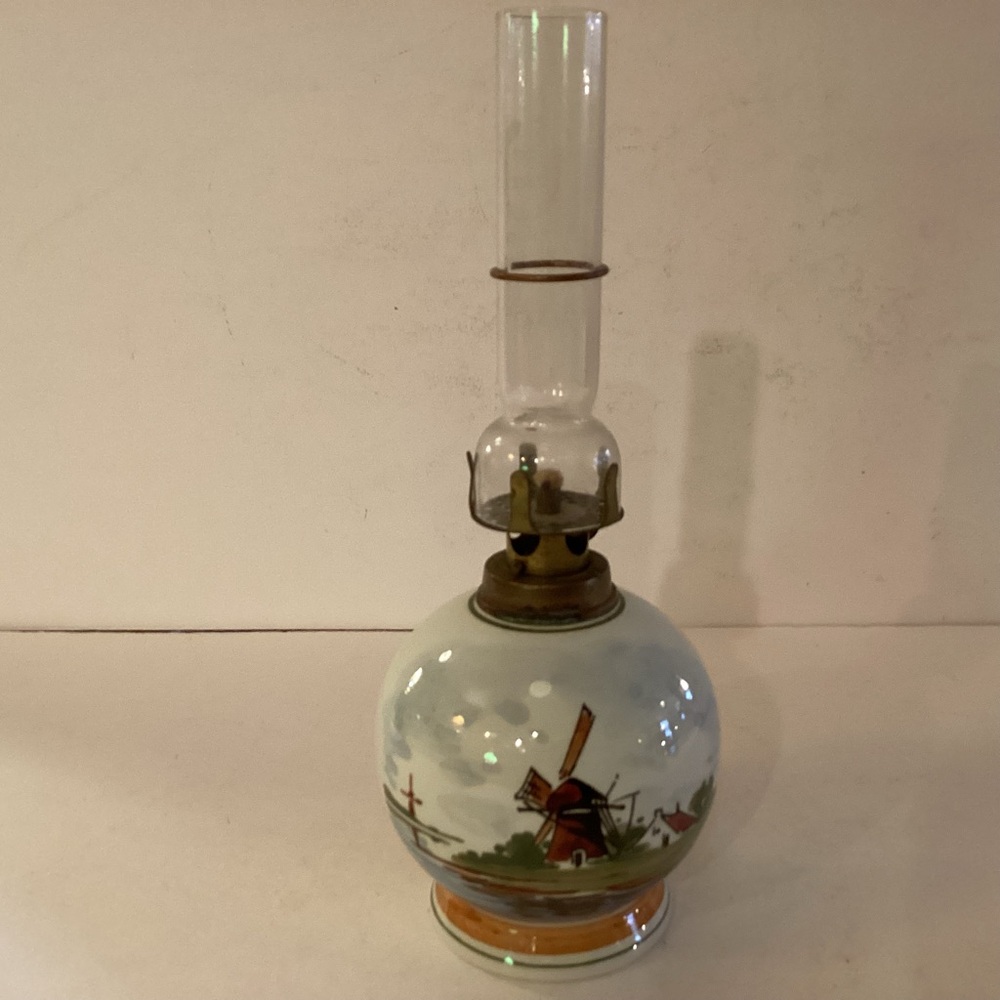 Delft’s , Holland hand painted oil lamp